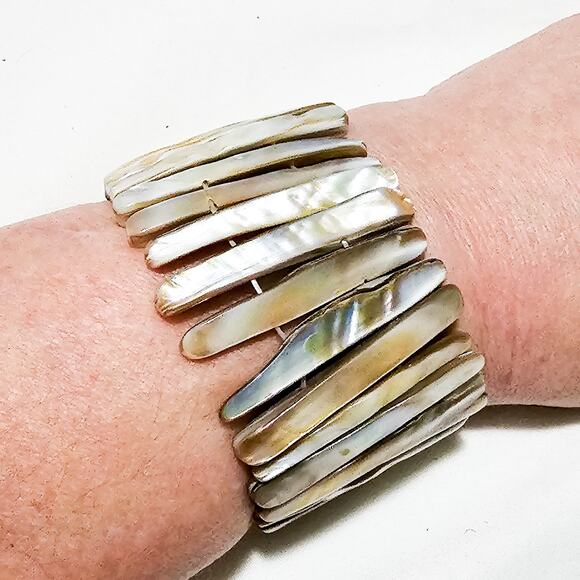 Boutique Abalone shell large shard stretchy bracelet - Picture 7 of 10